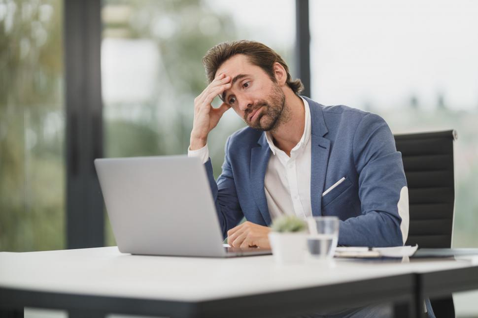 Ngồi máy tính nhiều giờ