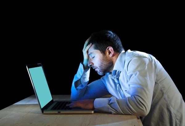 Thức khuya deadline